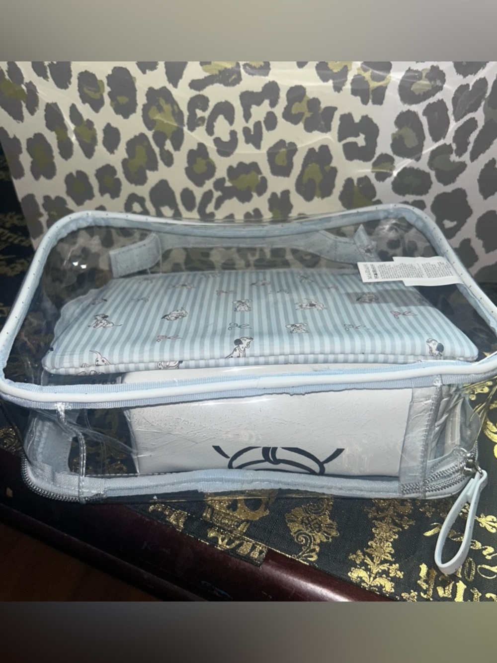 Disney’s 101 Dalmatians 3 In 1 Makeup Bag
3-in-1 101 Dalmatians makeup bag - Picture 10 of 12